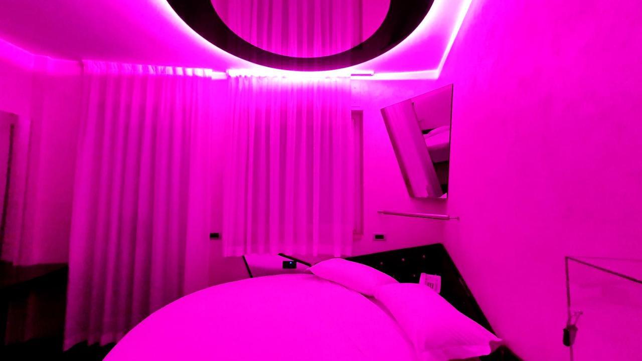 C Rooms - Love Motel Monza Cinisello Balsamo Exterior photo